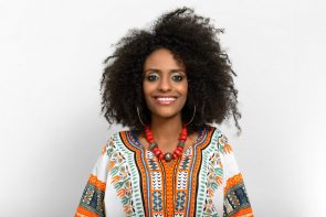como deixar o cabelo cacheado6 295x197 - como-deixar-o-cabelo-cacheado