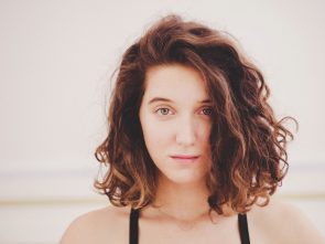 como deixar o cabelo cacheado7 295x221 - como-deixar-o-cabelo-cacheado