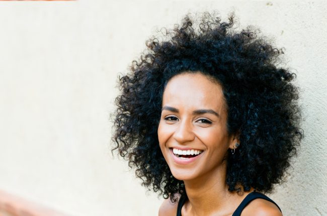 Tonalizante preto azulado: dicas para um cabelo iluminado impecável!