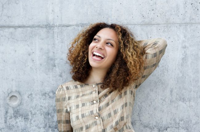 Cabelos com mechas: dicas para um visual iluminado