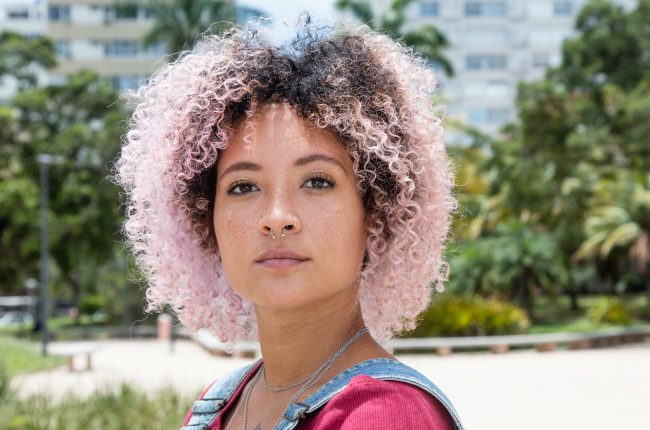 Cabelo rosa pastel: dicas para exibir fios rosa impecáveis