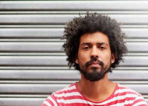 iStock 667712876 295x212 - cabelo masculino grande