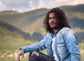 iStock 854370844 295x213 - cabelo masculino grande