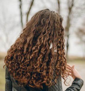 cortes de cabelo feminino 68 295x315 - Jovem com corte de cabelo feminino
