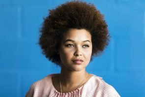 modelos de cabelos curtos 71 295x197 - Thoughtful businesswoman looking away at office