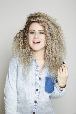 Lari Vieira 295x443 - Lari Vieira