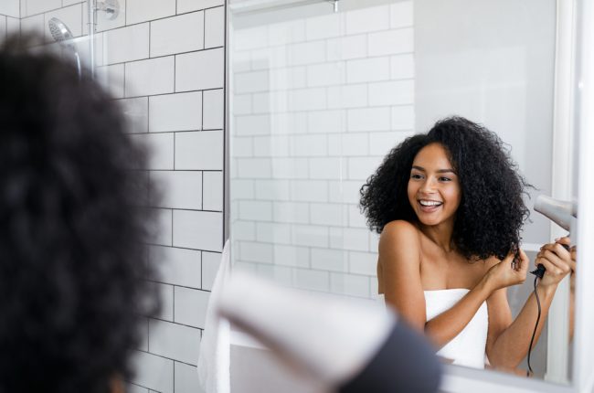 Penteados para madrinhas cabelo médio: fotos e dicas de penteados soltos, presos e semipresos