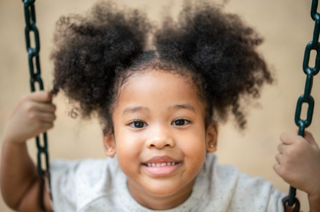 Penteado infantil para cabelo cacheado, ondulado e crespo