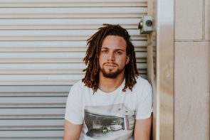 brooke cagle 224815 unsplash 295x197 - tipos-de-cabelo-masculino
