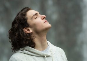 elijah hiett 240333 unsplash 295x207 - tipos-de-cabelo-masculino