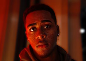 maria badasian 539427 unsplash 295x211 - tipos-de-cabelo-masculino