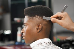 shutterstock 1220719537 295x197 - tipos-de-cabelo-masculino