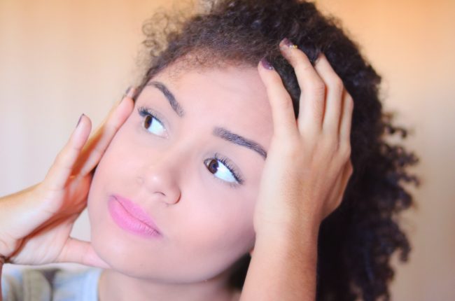 Como diminuir o frizz do cabelo
