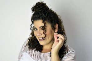 Foto06 CamilaCura 295x195 - penteado half bun 6