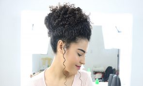 foto6 295x178 - jovem com cabelos cacheados com penteado para formatura