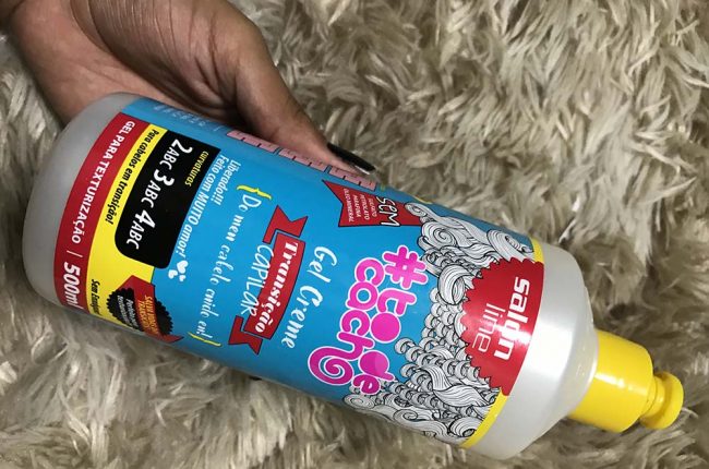 Qual produto é mais indicado para definir os cachos