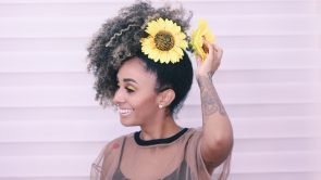 Passo08 295x166 - Penteado de carnaval 8