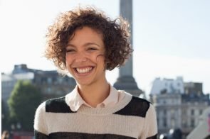 cabelo channel cacheado 295x196 - Wavy bob