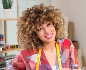 iStock 465429637 295x241 - como descolorir o cabelo