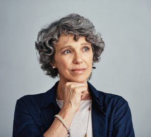 iStock 688944806 295x269 - Cabelos curtos para senhoras
