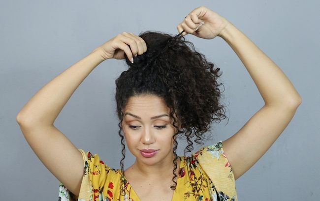 Coque alto despojado