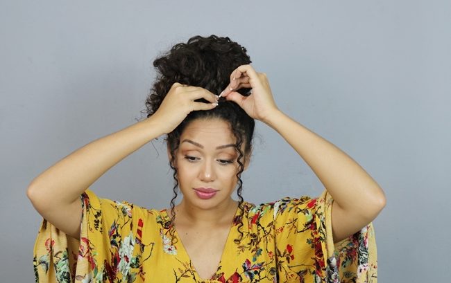 Coque alto despojado