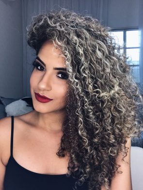 WhatsApp Image 2018 03 24 at 21.28.58 1 295x393 - Cabelo cacheado com luzes