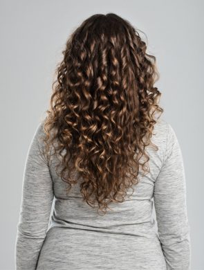 cabelo com base arredondada 295x390 - Cortes para cabelos longos
