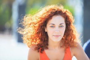 cortes medios5 295x197 - Beautiful red haired woman