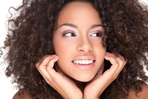 cortes medios6 295x197 - Young smiling beauty.