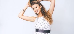 iStock 547501152 295x139 - Cabelo cacheado com luzes