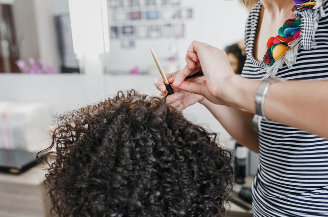 Penteados para mãe da noiva: inspirações de penteados para cerimônias de dia ou noite