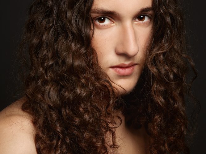 Cabelo grande masculino 8 667x500 - Cabelo grande masculino: dicas e inspirações para aderir ao estilo