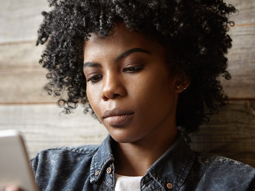 cabelo curto com franja 3 889x667 - Cabelo curto com franja: fotos e dicas de cortes modernos e inspiradores