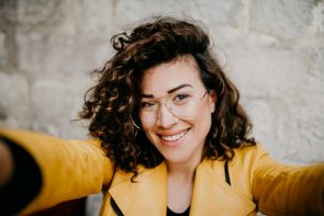Cabelocomfranja6 &ndash; GettyImages 295x197 - cabelo com franja