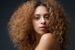 shutterhidrata&ccedil;&atilde;o2 295x197 - como-clarear-o-cabelo-naturalmente