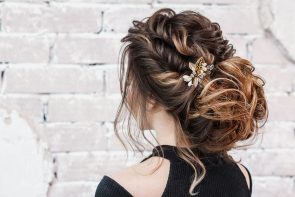 OmbreHair21 Shutter 295x197 - mulher jovem com cabelo Ombr&eacute; Hair Caramelo