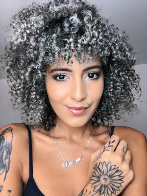 Mari Morena franja 2 295x393 - Cabelo cacheado com franja
