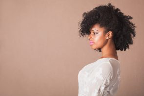 shutterstock 210901348 295x197 - penteado-moicano