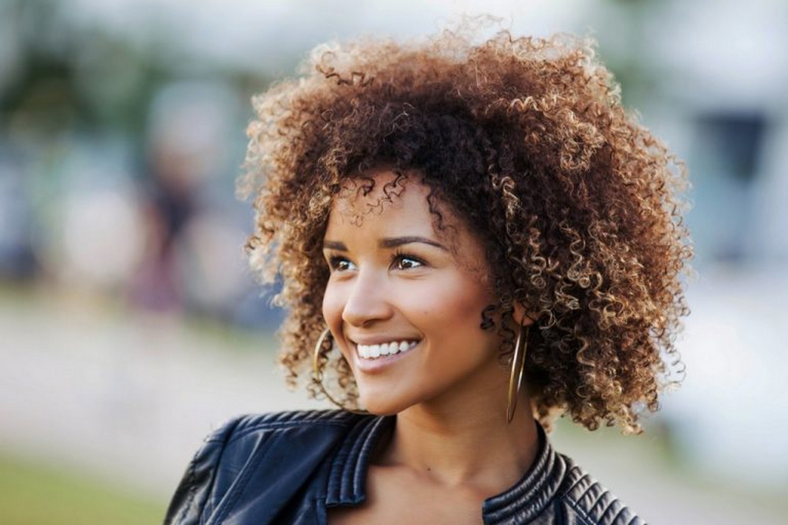 cabelo loiro com raiz escura 5 - Descubra porque o cabelo loiro com raiz escura é o look mais prático