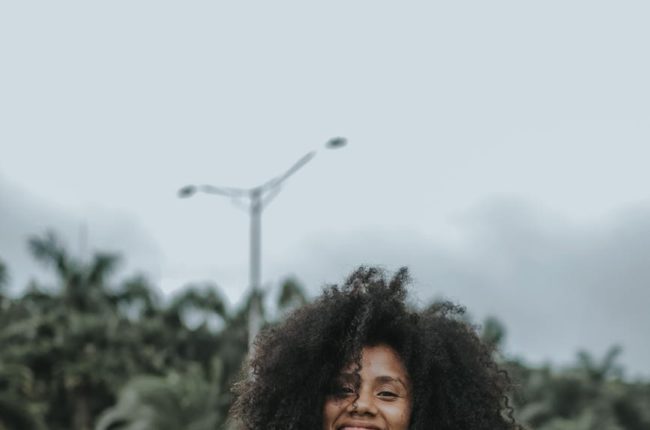 Corte blunt para cabelo crespo é a imagem do poder!