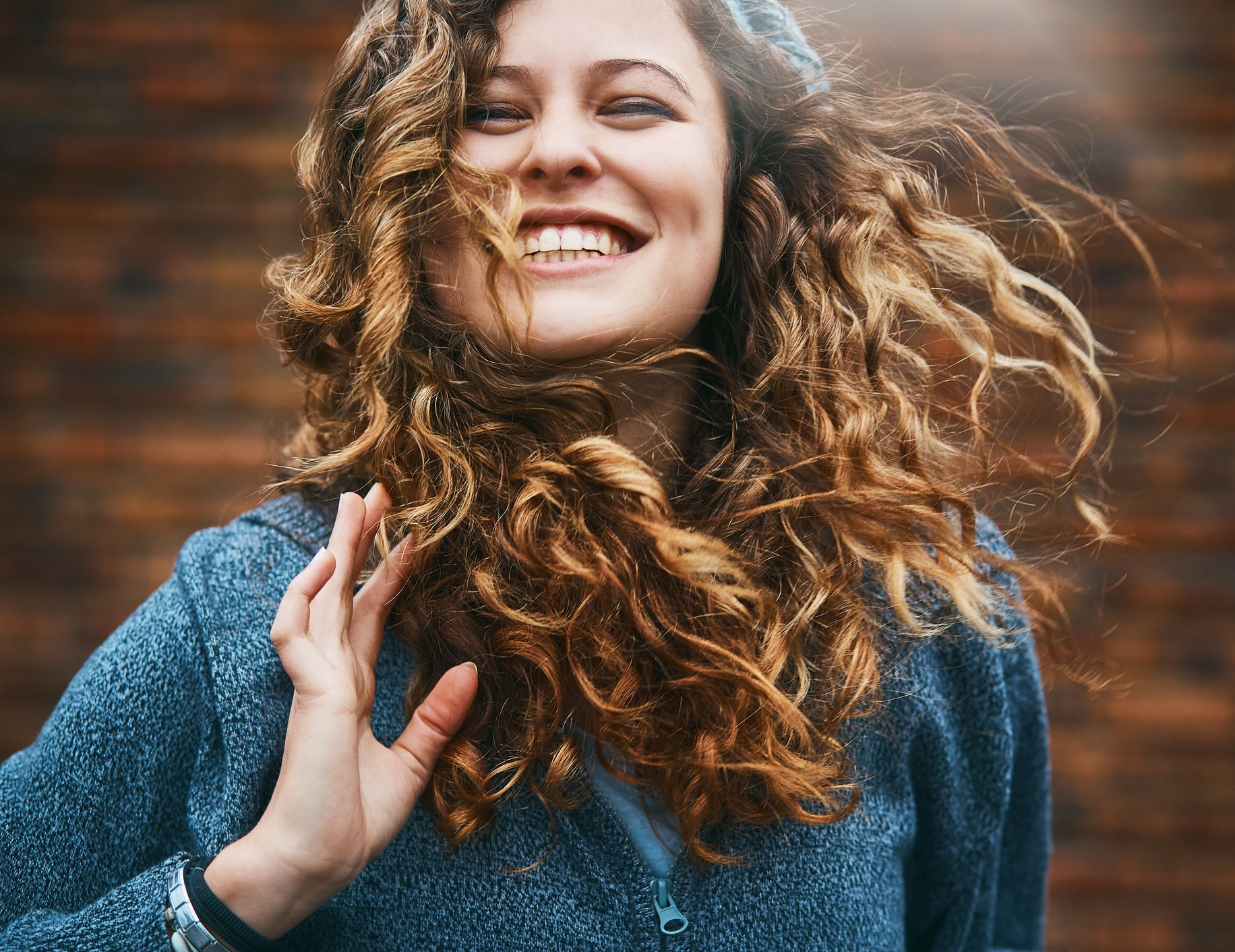 iStock 892663048 - Cabelo loiro escuro: 30 fotos, dicas de coloração, cuidados e manutenção