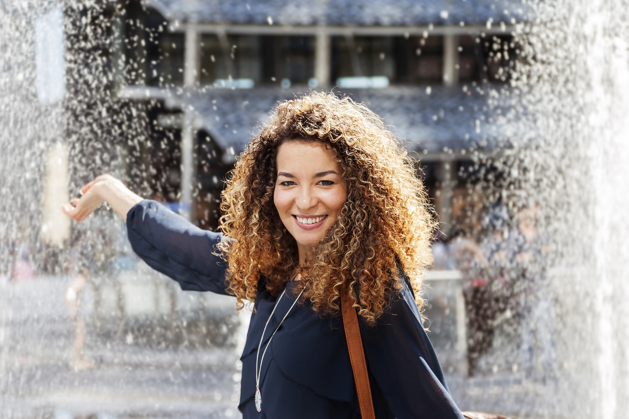 iStock 924111208 - Cabelo loiro escuro: 30 fotos, dicas de coloração, cuidados e manutenção