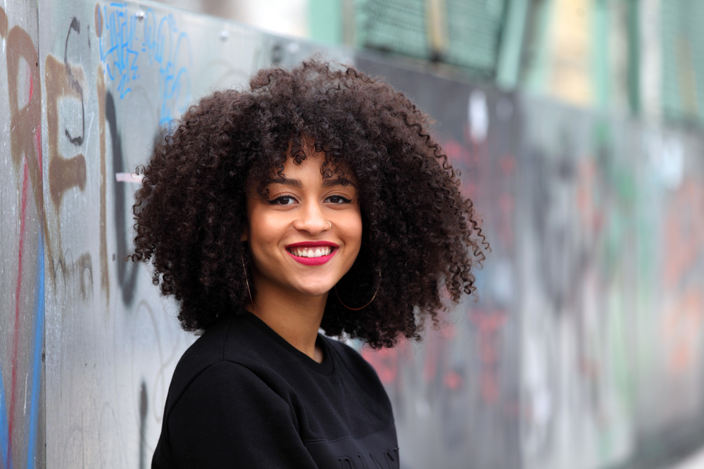 Cabelo crespo preto com franja - Inspirações e dicas para um cabelo crespo com franja incrível