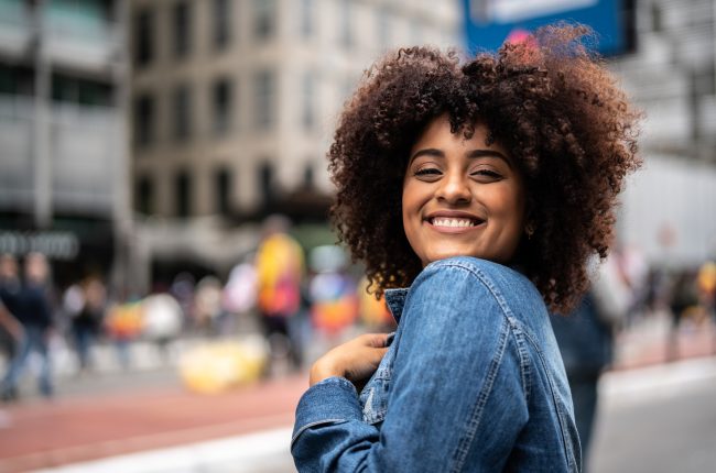 Aprenda sobre o corte coração cabelo cacheado, perfeito para volumão!