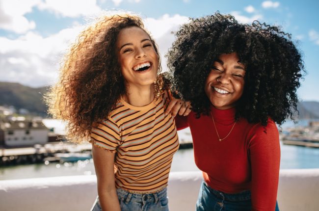 “Por que não dizer ‘Penteia esse cabelo’ a cacheadas e crespas?”