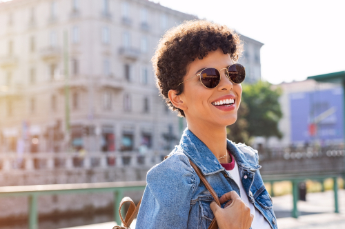 O pixie hair em cabelos crespos e cacheados vai muito além da transição capilar