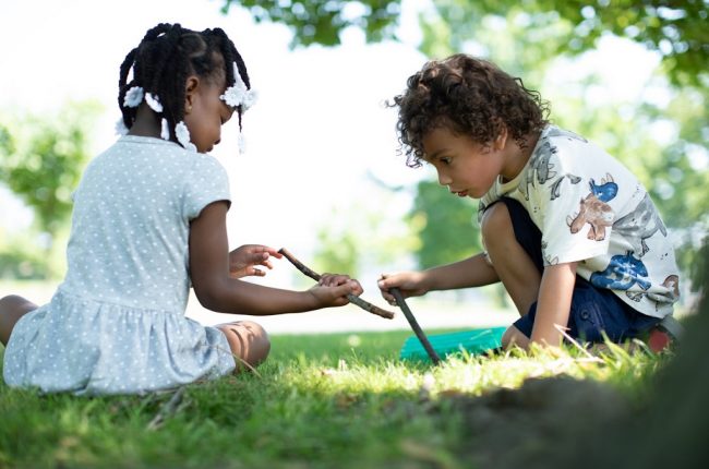 5 dicas para facilitar na hora de pentear o cabelo cacheado infantil